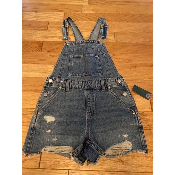NWT Wild Fable, women’s distressed denim overall shorts size XS - Picture 1 of 9